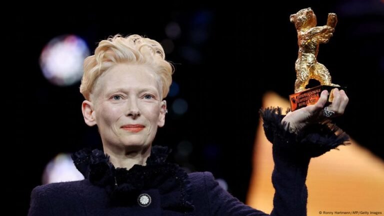 Ehrenbar-fur-Tilda-Swinton-bei-der-Berlinale.jpg