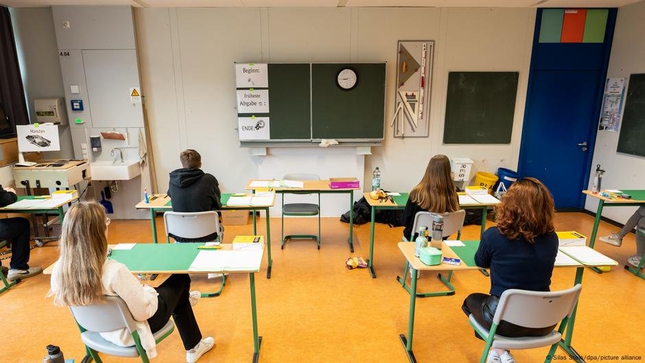 Der-deutsche-Schulskandal-wegen-Nazi-Slogans-DW-29052025.jpg