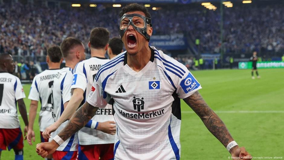 Hamburg-und-die-triumphale-Ruckkehr-in-die-Bundesliga-DW.jpg