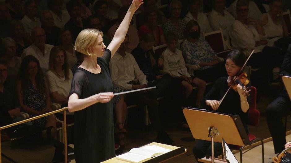 Live-Klassische-Musik-mit-Regisseur-Joana-Mallwitz-Borussia-Dortmund.jpg